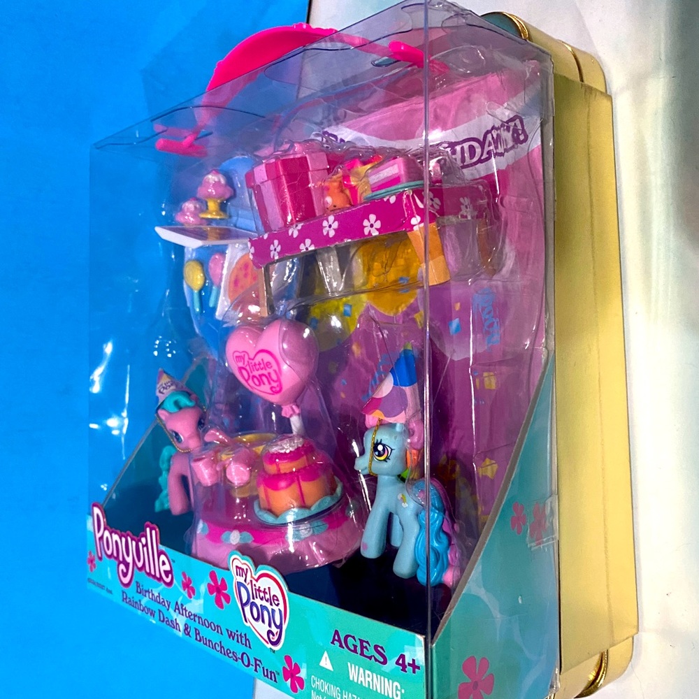 MY LITTLE PONY NWT 2006 PONYVILLE BIRTHDAY AFTERNOON RAINBOW DASH &BUNCHES-O-FUN - Picture 12 of 16